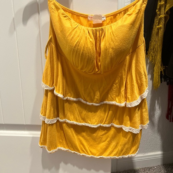 Yellow Strapless Blouse - Picture 6 of 6